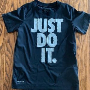 Kid Nike DRI-FIT tee